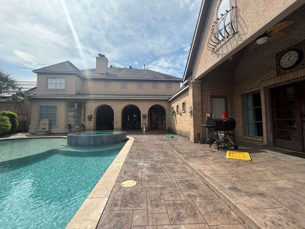 Houston homeowner comparing a cash offer with listing for top dollar, Volcan Property Buyers