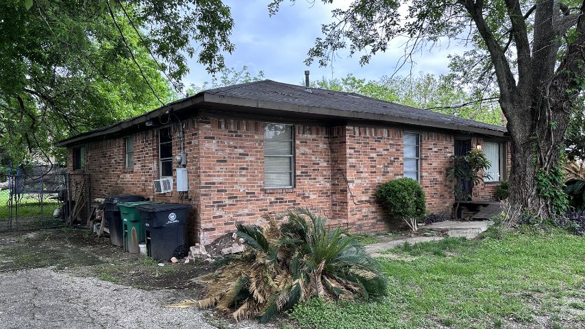 Exterior of Cavalcade St home in Kashmere Gardens, Northeast Houston TX, closed for cash as-is by Volcan Property Buyers, sell my house fast Northeast Houston