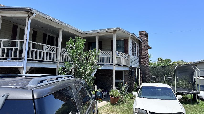 Historic Home in bad condition on Dale St in the West End, Galveston TX closed with Volcan Property Buyers
