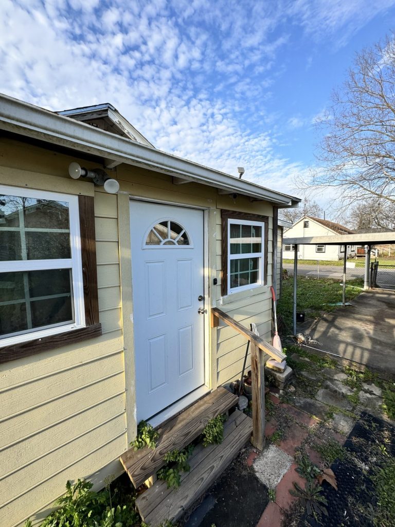 Side entry of Baytown TX home sold as-is for cash to Volcan Property Buyers