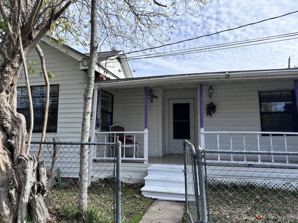Covered front porch of Baytown TX home purchased as-is by cash home buyers ahead of foreclosure