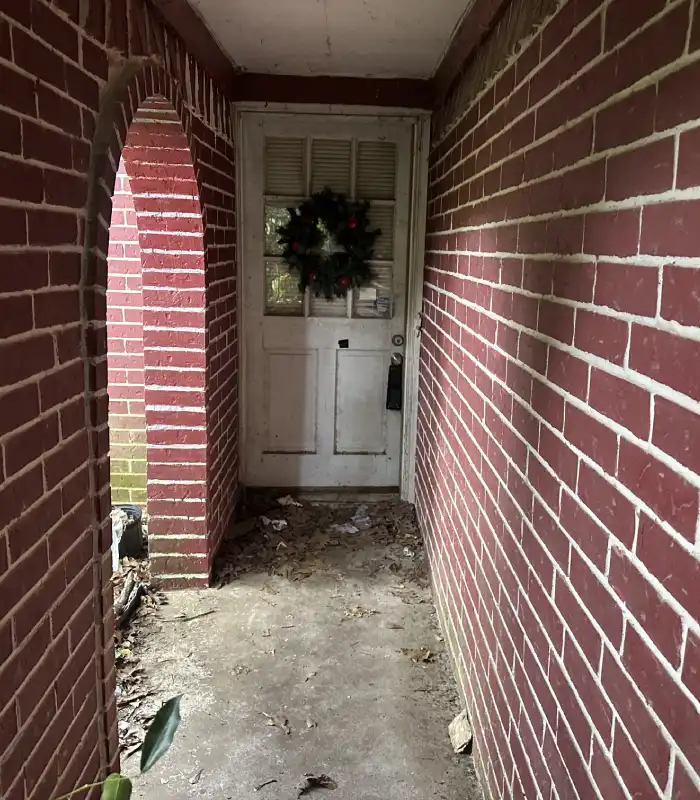 Vacant Conroe home needing cleanup and updates