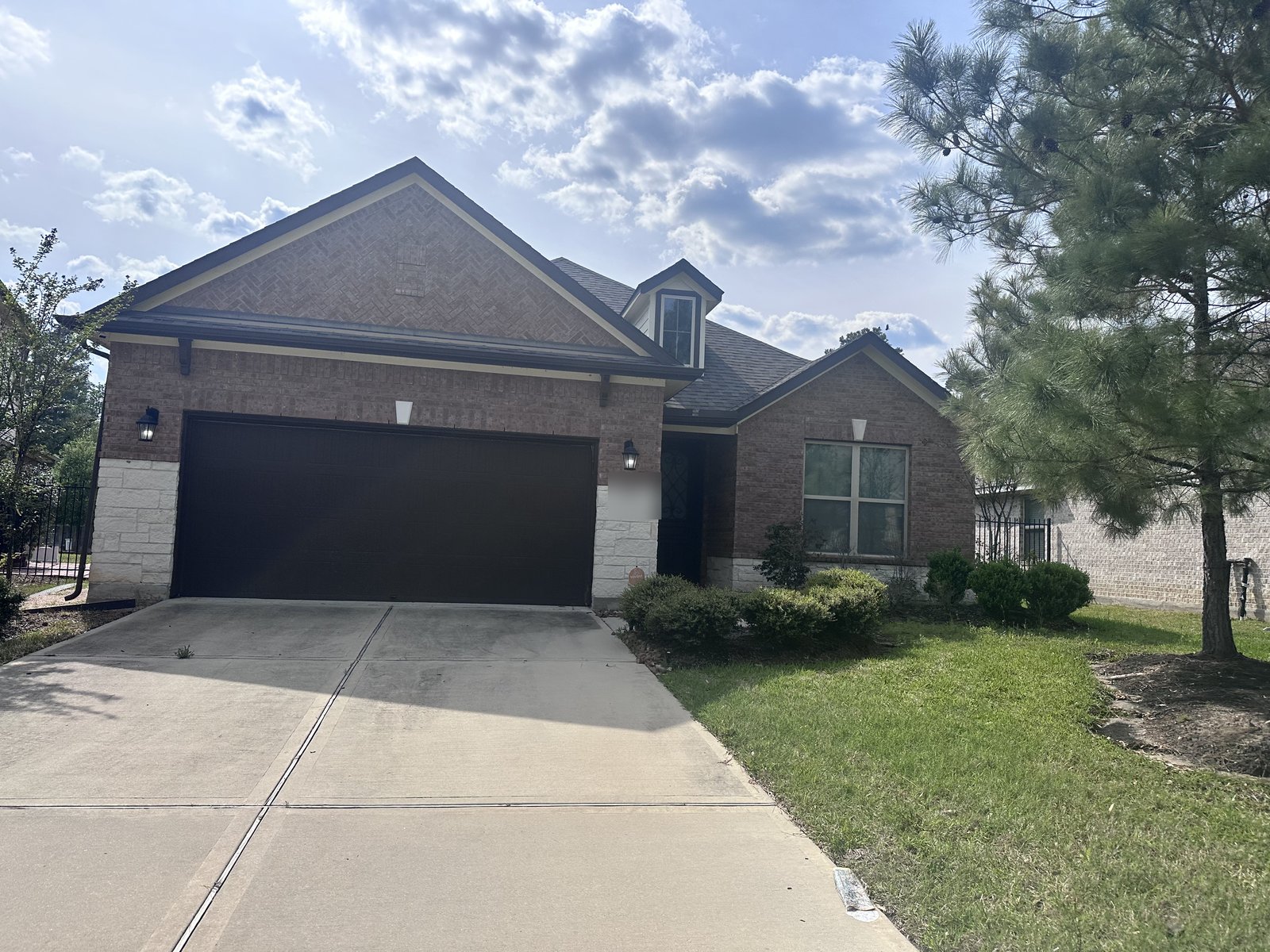 Front elevation of a Sterling Ridge home in The Woodlands, TX sold before foreclosure