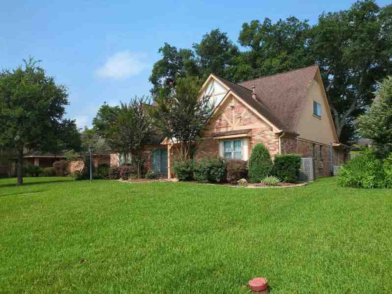 Front elevation of a Sugar Creek home in Sugar Land, TX purchased for cash