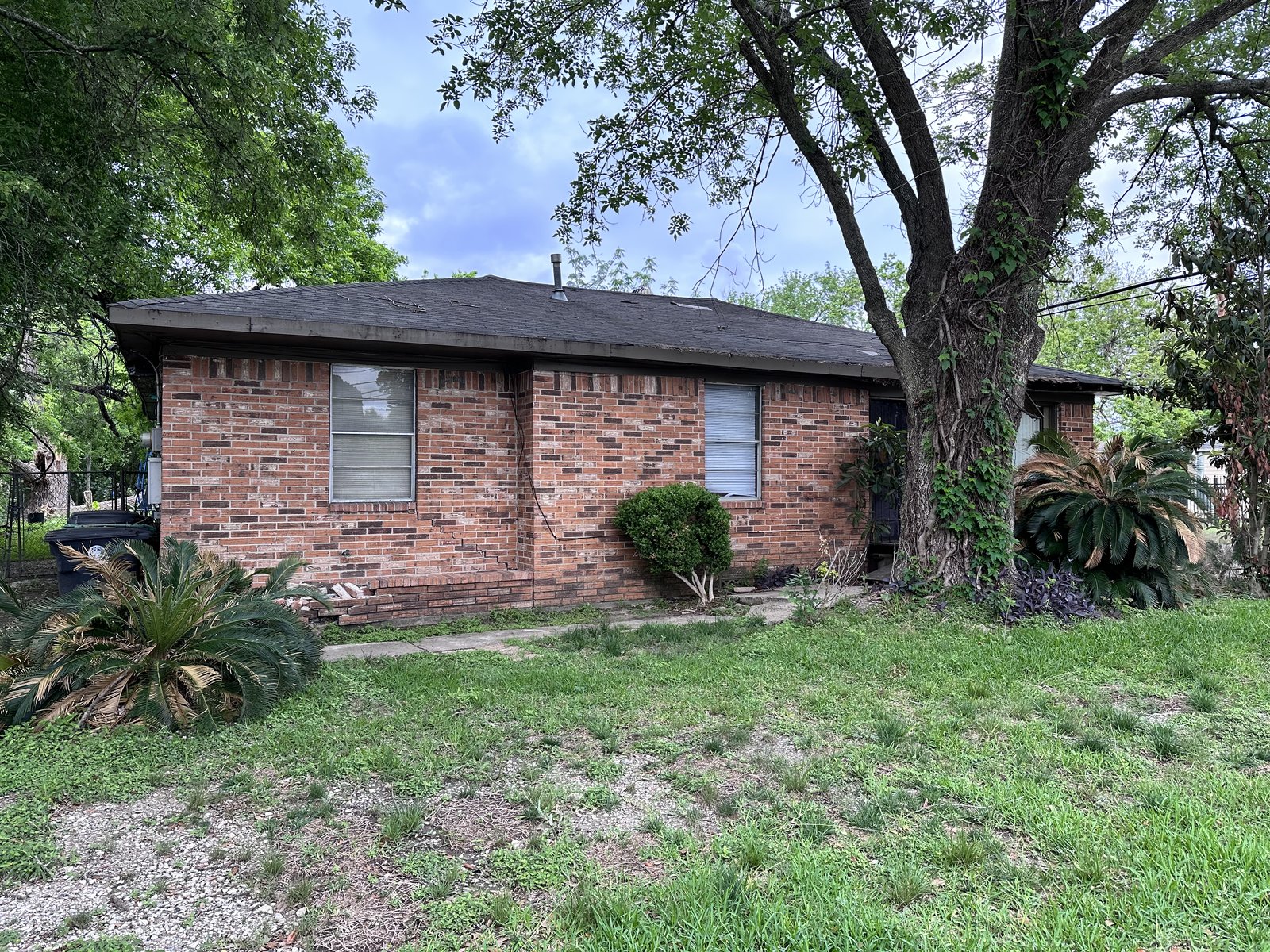 Brick exterior with visible foundation cracking on an estate home in Kashmere Gardens, Houston TX bought for cash