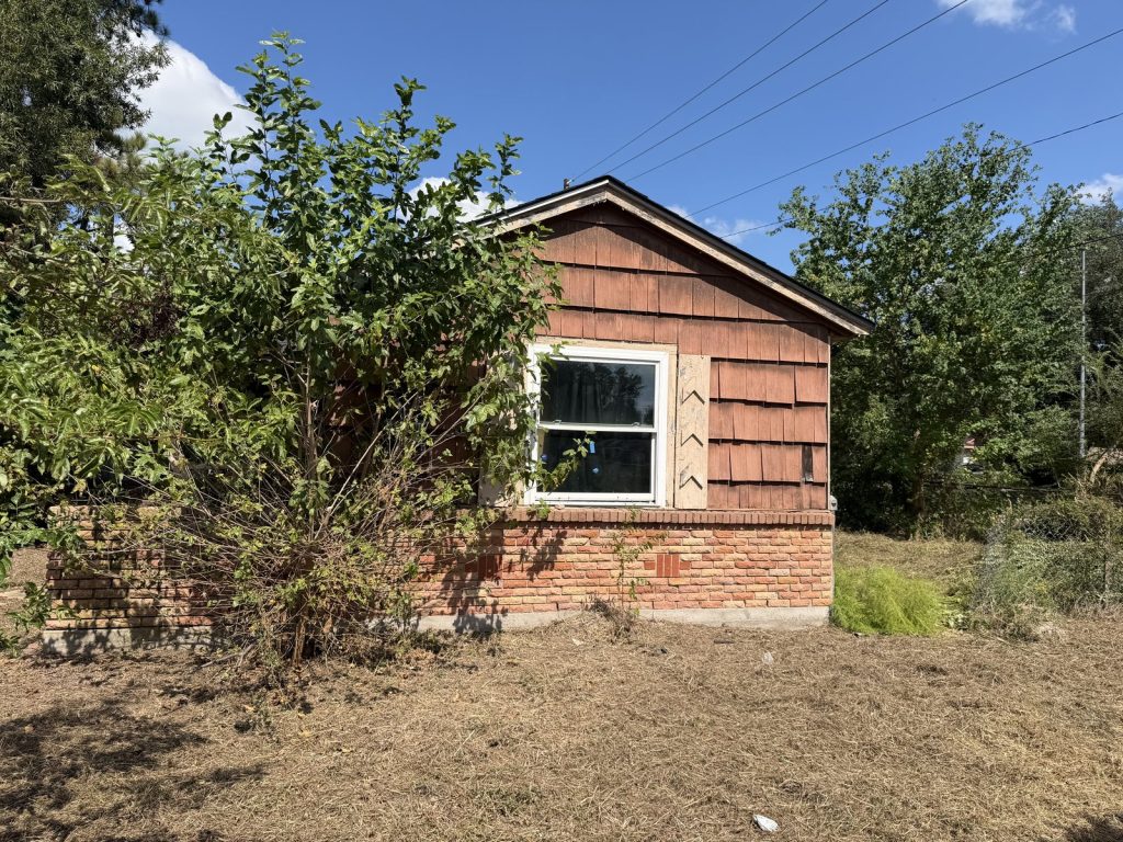 Exterior of inherited and abandoned Cobalt St home in Northwood Manor, North Houston TX, closed for cash as-is by Volcan Property Buyers, sell my house fast North Houston