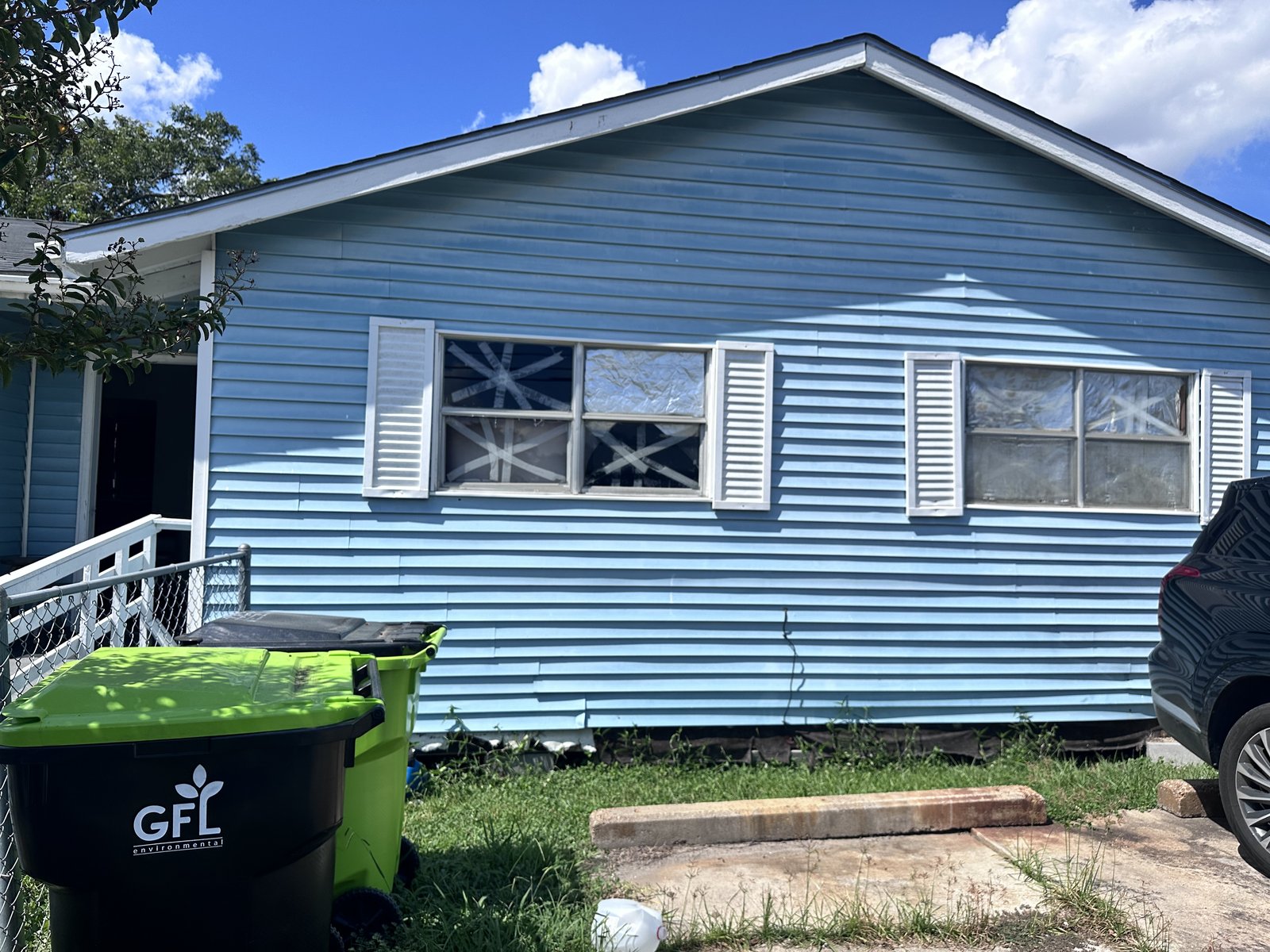 Exterior of an Oshman Subdivision home in Richmond, TX purchased for cash