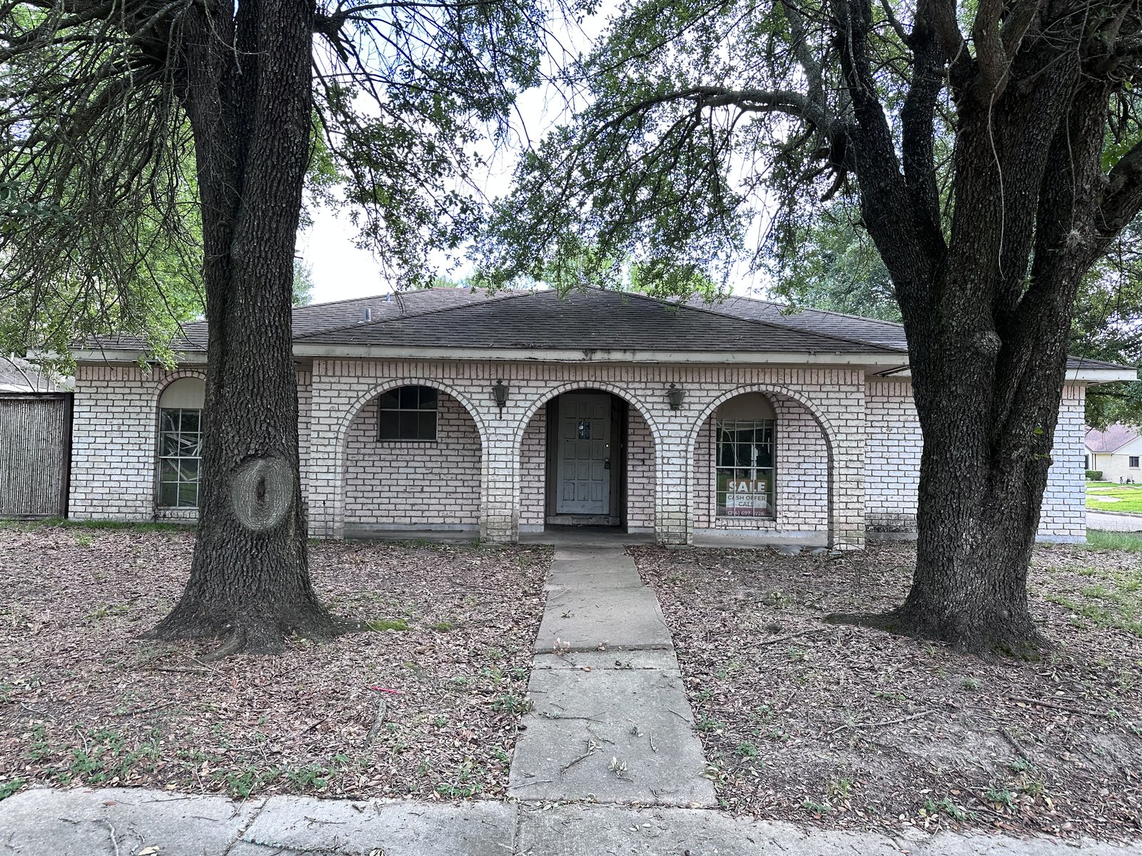 Front exterior of a hoarder house with foundation issues in Greater Inwood, Houston TX bought for cash