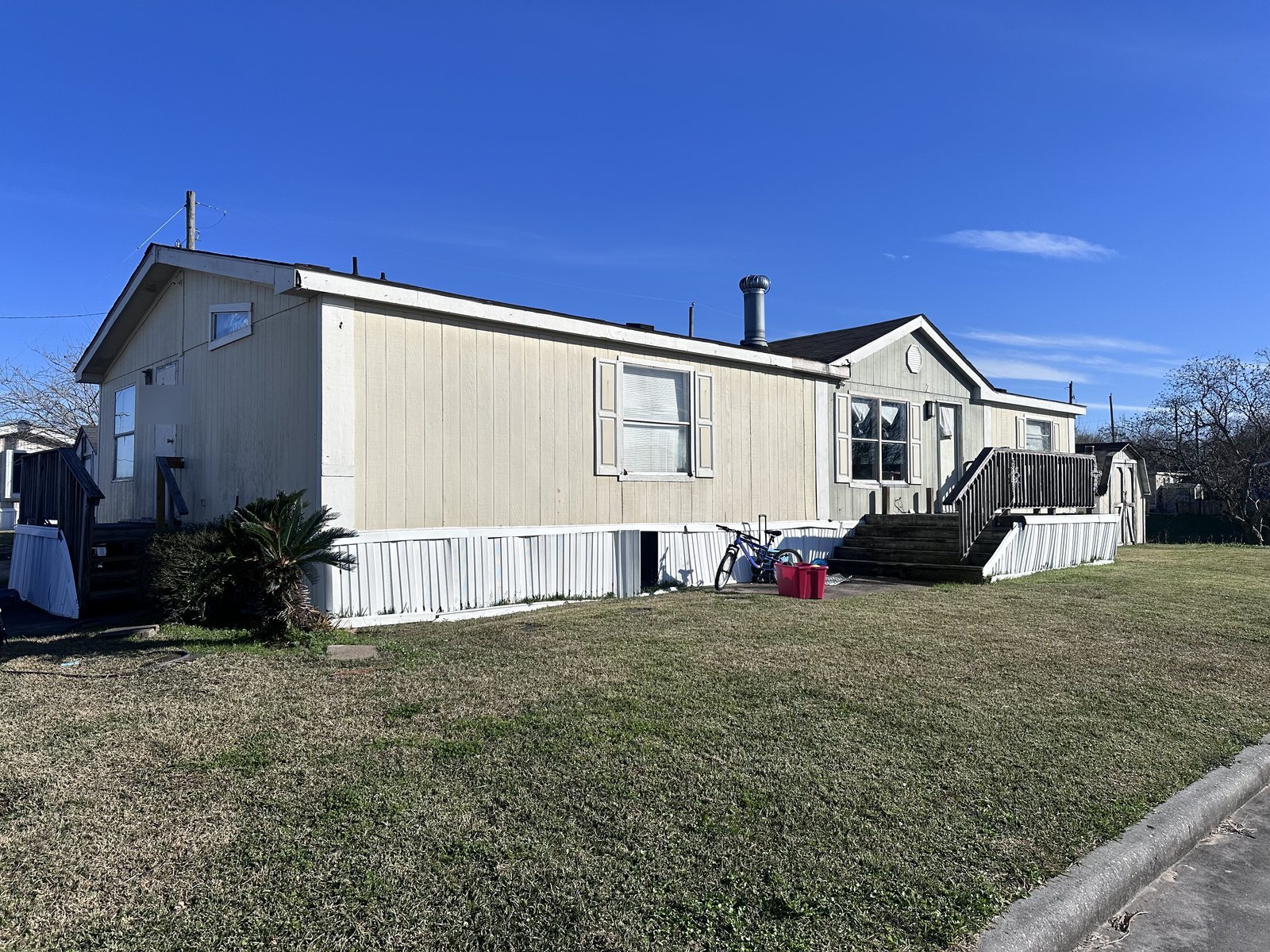 Double-wide mobile home rental bought for cash by home buyers in Deer Park TX