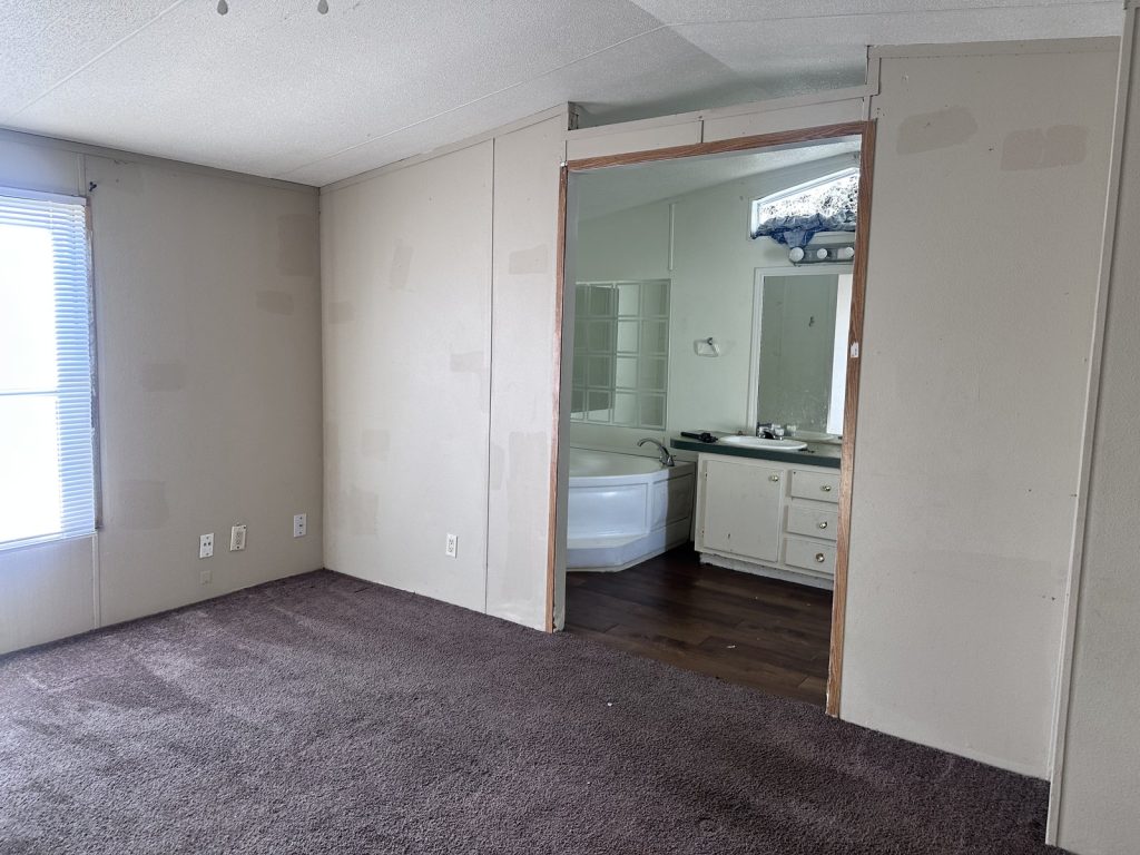 Primary suite and garden tub in as-is mobile home sold for cash in Deer Park TX