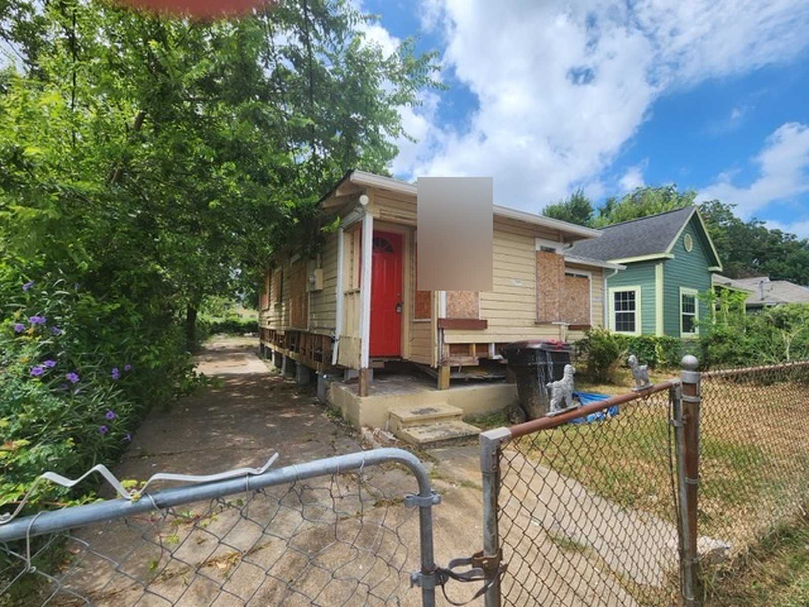 Vacant home needing repairs in Independence Heights, Houston, TX purchased for cash by Volcan Property Buyers