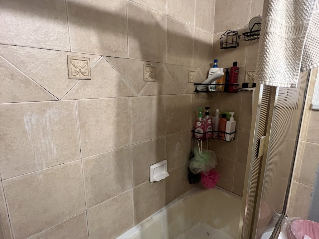 Tiled bathroom in as-is home sold for cash in Oak Meadows, Houston TX