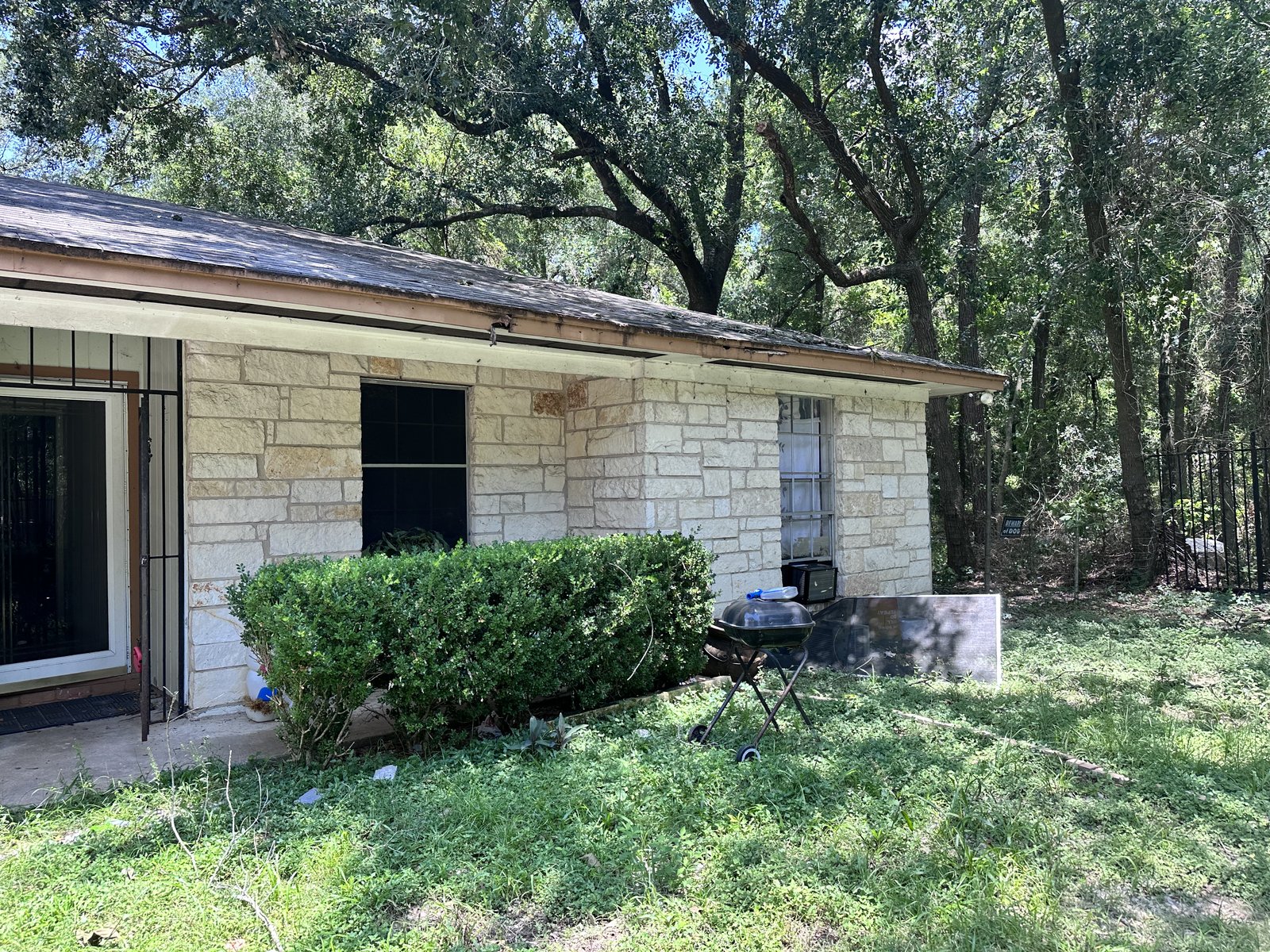 Stone exterior of an elderly owner's home in Northwood Manor, Houston TX bought for cash