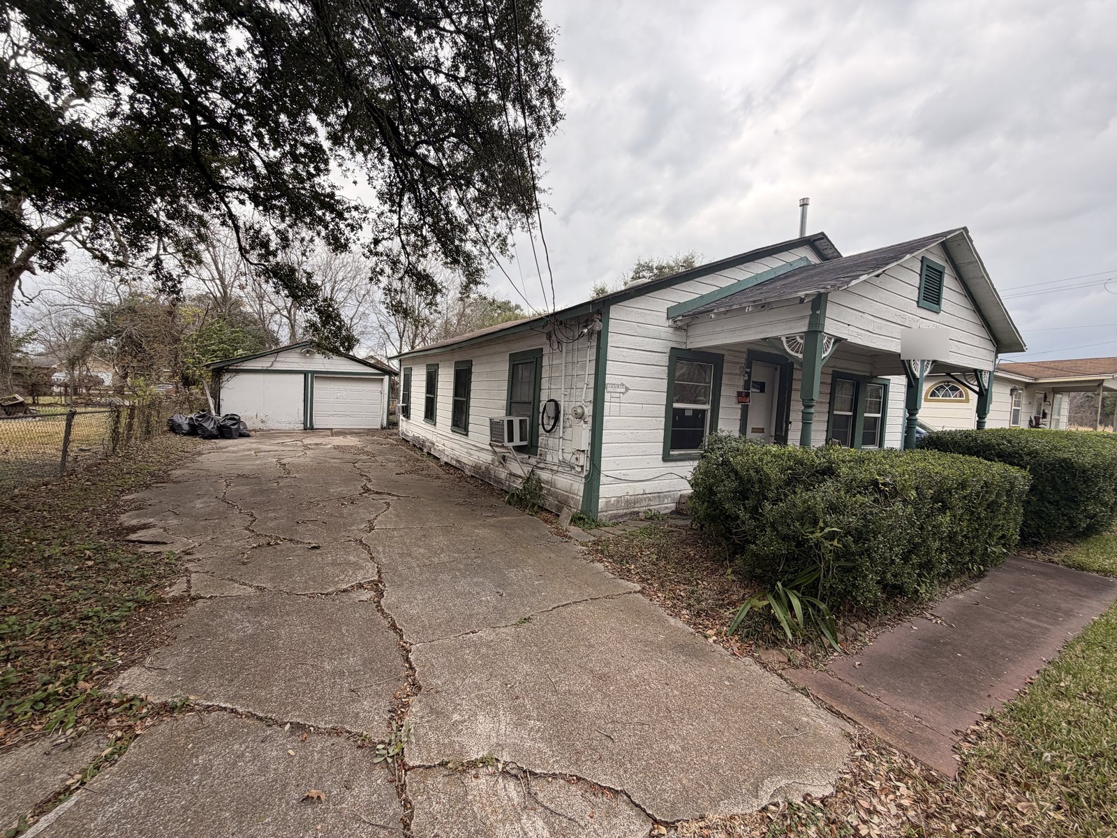 Front view of inherited bungalow bought for cash in Brookhaven, Houston TX