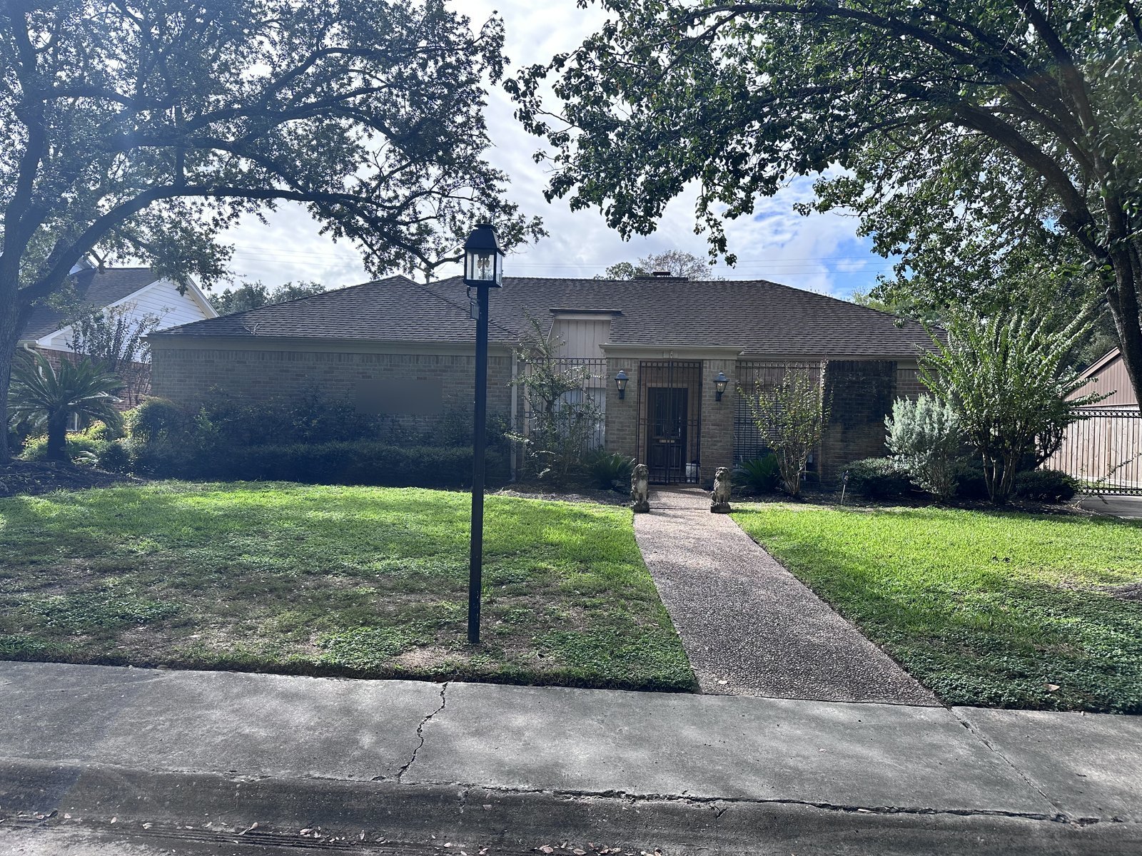 Front view of vacant home bought for cash in Briargrove Park, Houston TX