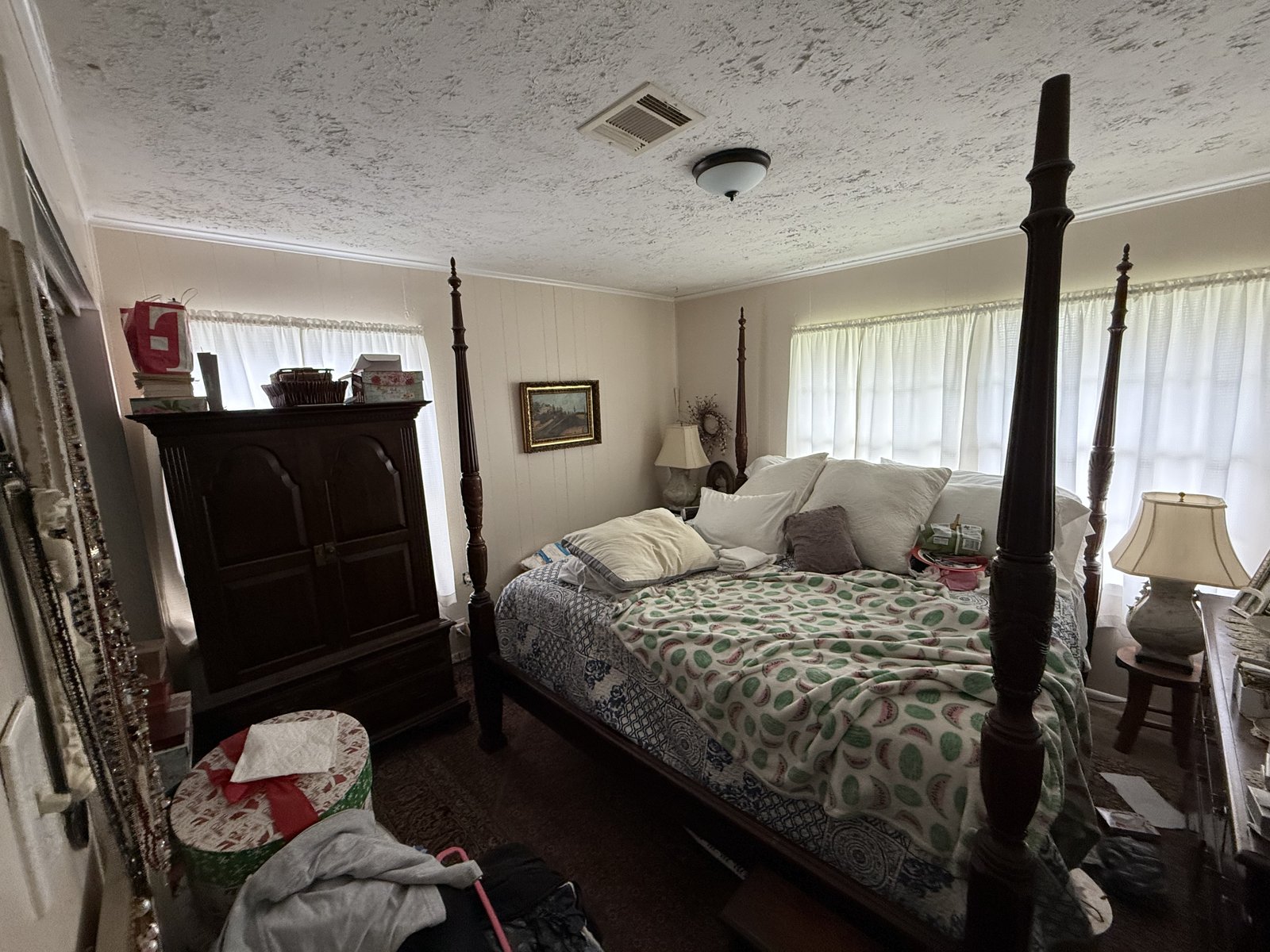 Furnished bedroom in as-is home bought for cash in MacGregor Terrace, Houston TX