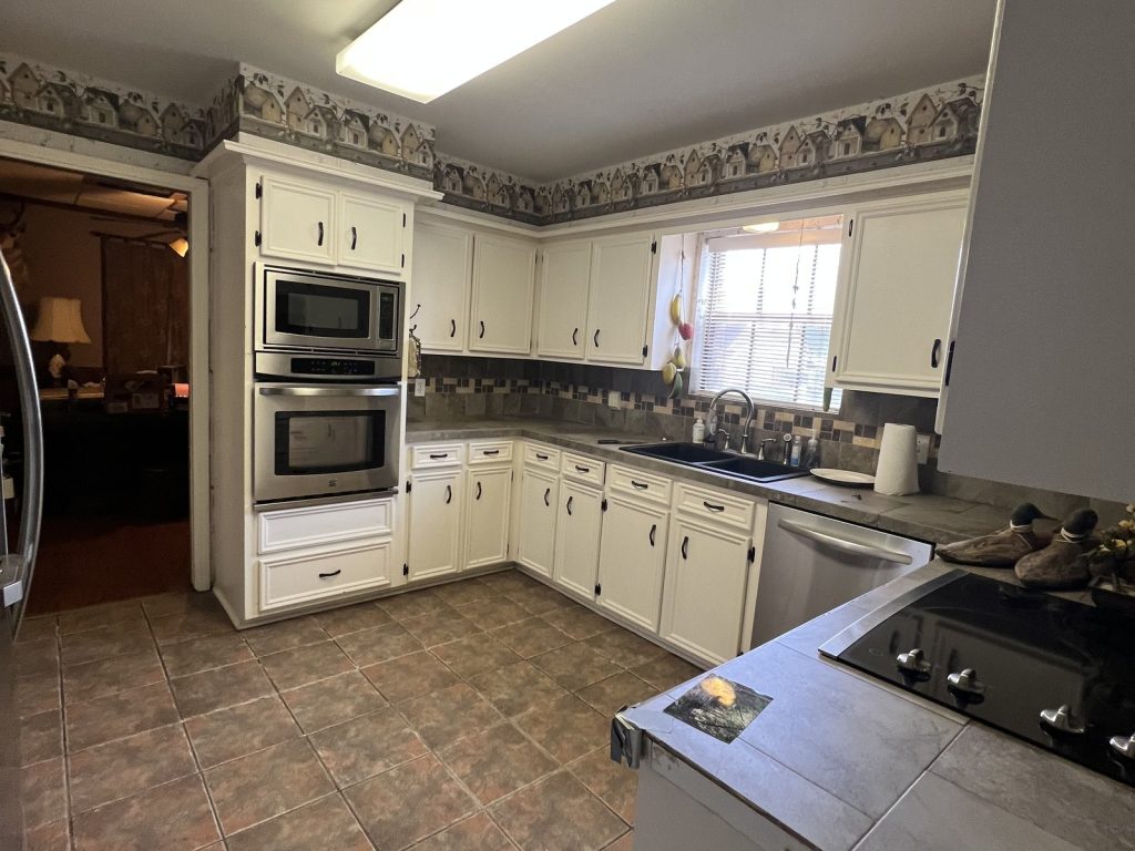 Bedroom in Mission Bend Houston TX house bought by cash home buyers