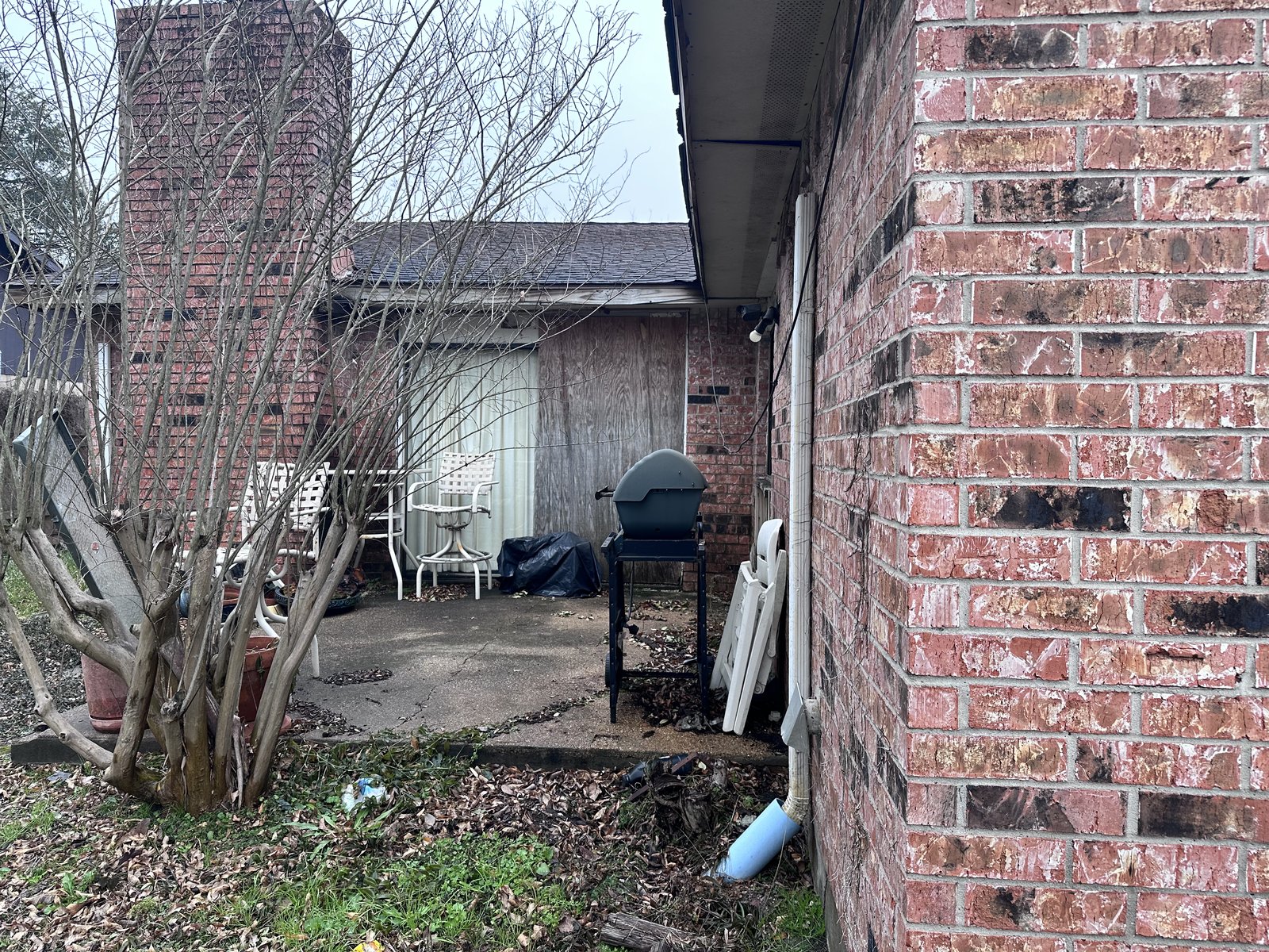 Foundation and roof damage home in Pine Trails, East Houston, TX purchased for cash by Volcan Property Buyers