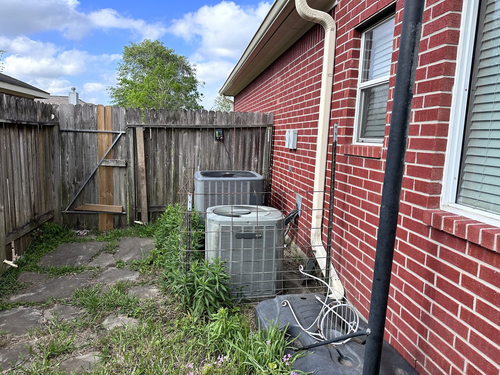 Brick home in Dayton, TX purchased for cash by Volcan Property Buyers