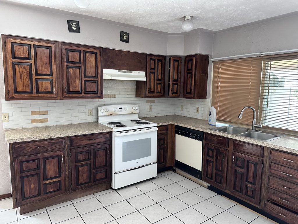 Kitchen in a foreclosure property purchased for cash in Beaumont Place, Houston, TX