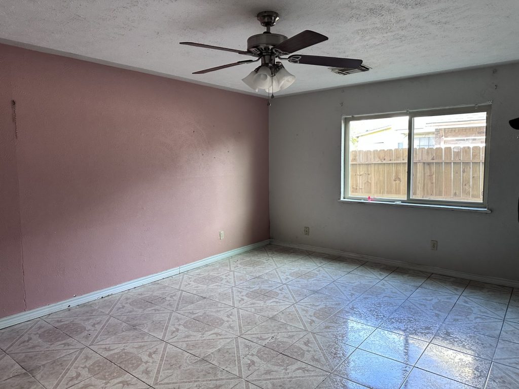 Bedroom in a foreclosure home sold quickly for cash in Beaumont Place, Houston, TX