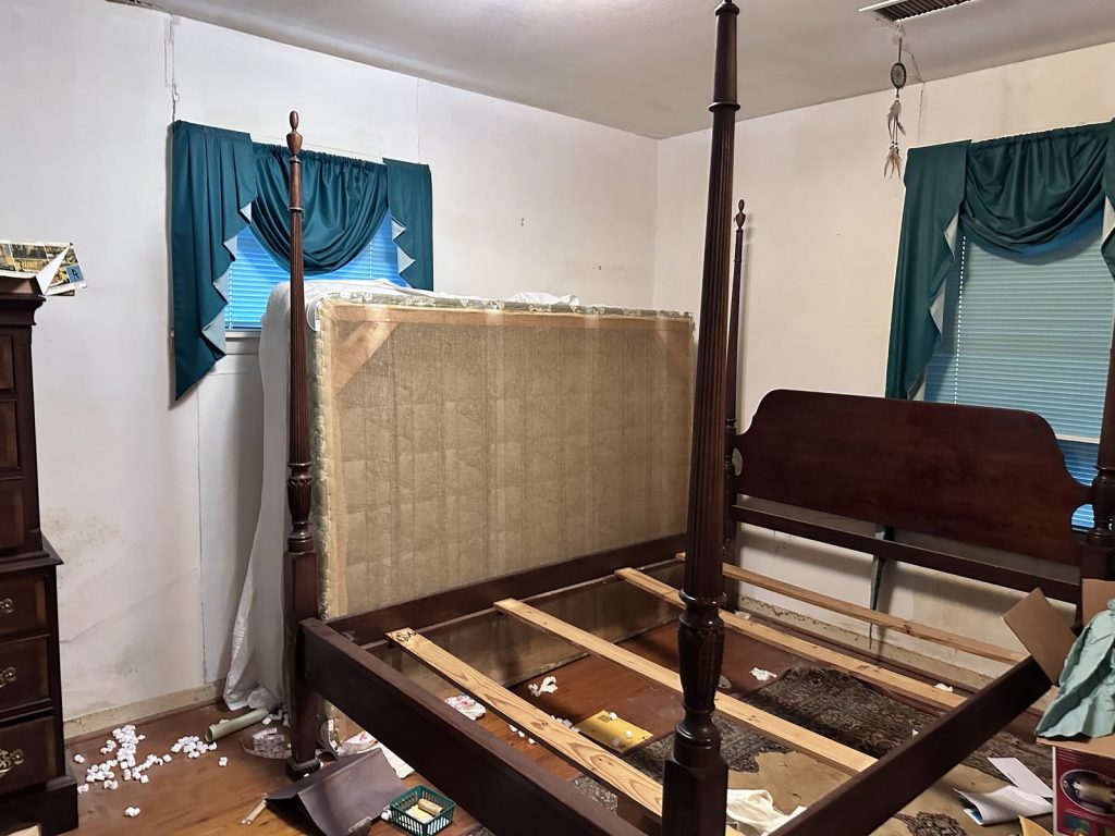 Unusable kitchen in distressed Houston TX property bought by cash home buyers
