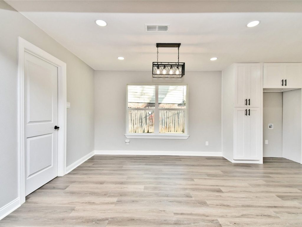 Dining area at a Kingwood, TX rental home sold for cash