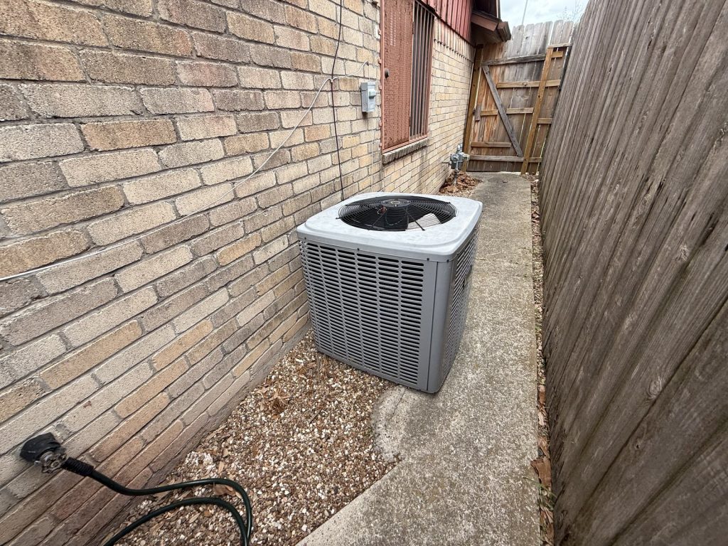 Side yard of Houston TX property purchased for cash ahead of a foreclosure sale