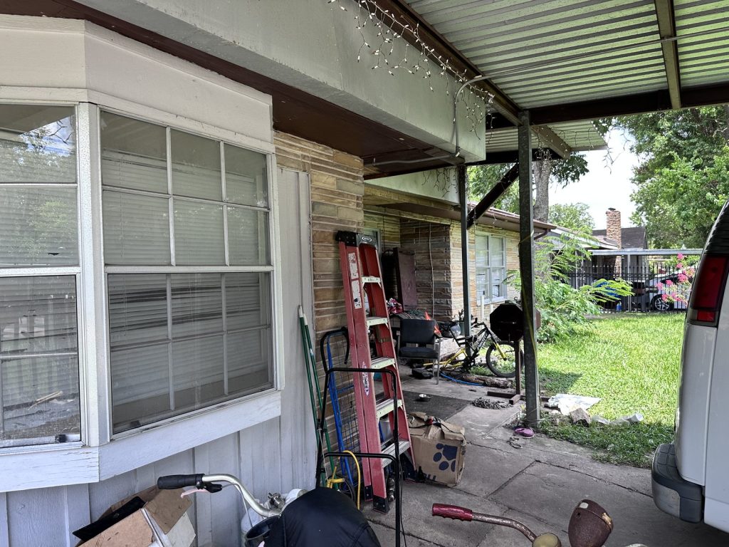 Carport and side yard of a west Houston TX home sold for cash during a relocation