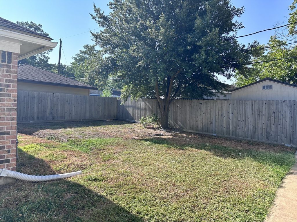 Fenced backyard of vacant Forest West Houston TX house sold in nine days
